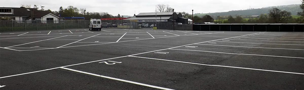 Open tarmac storage bays